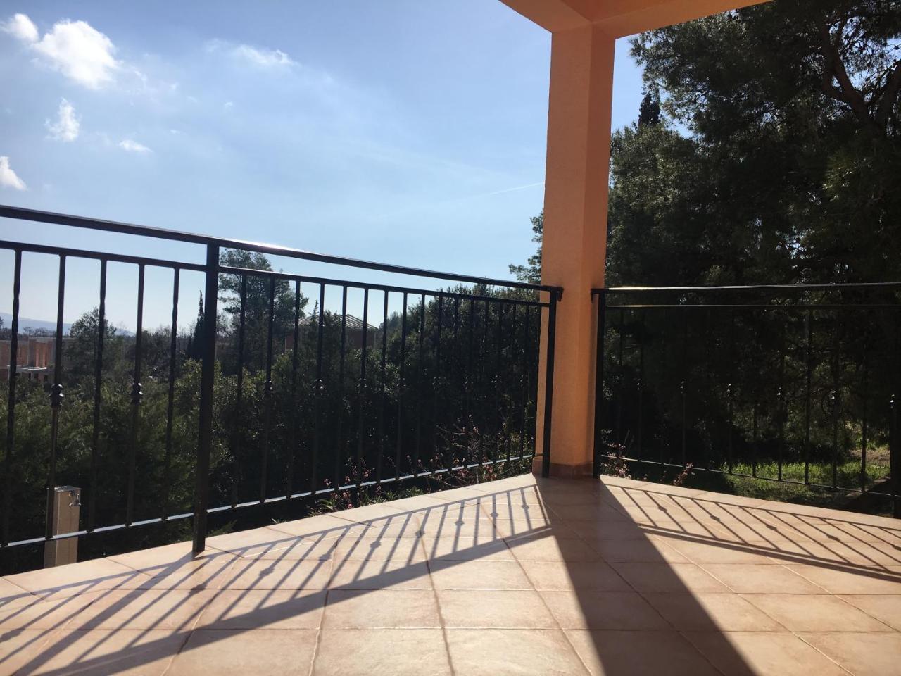Viktoria Daire Tivat